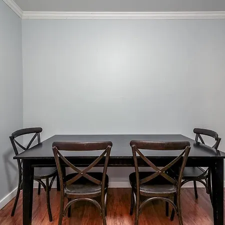 Mtm Fully Furnished Rental In Old Town - 2 Beds
